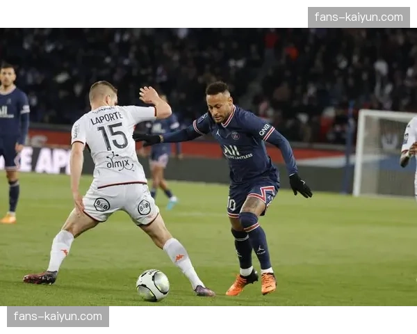 巴黎圣日耳曼1-2不敌里昂，六连胜遭终结后仅以1分优势领跑