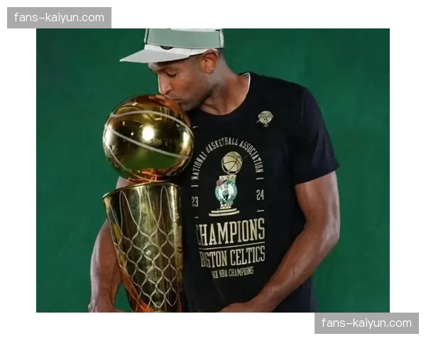 勇士39岁老将立大功！霍福德末节三分四连击，全场14分3板逆转晋级