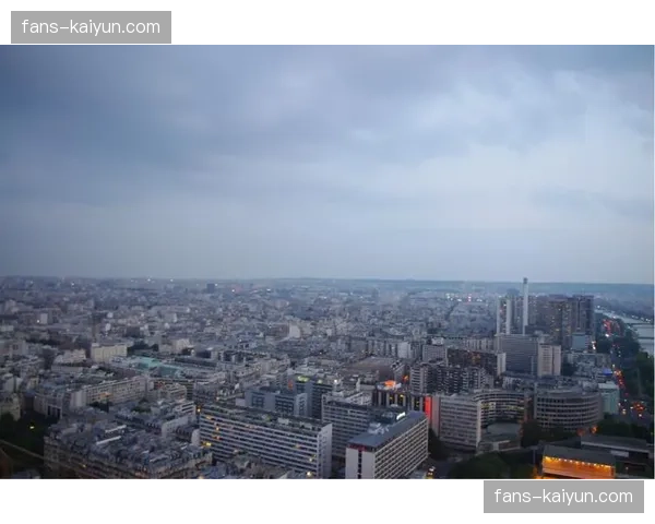 法国出版《公路车赛百年经典战役》画册，收录500张珍贵照片